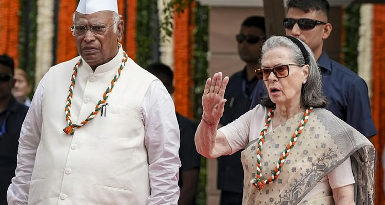 Sonia Gandhi Vande Mataram Video Sparks Row: What Happened at Congress HQ?