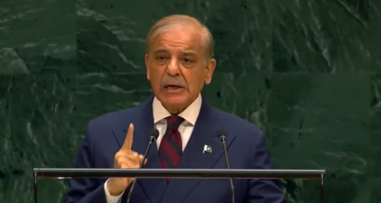 Pak PM Raises Kashmir, Indus Waters and 2025 India-Pakistan Conflict at UNGA; Praises Trump for Role in India-Pakistan Ceasefire