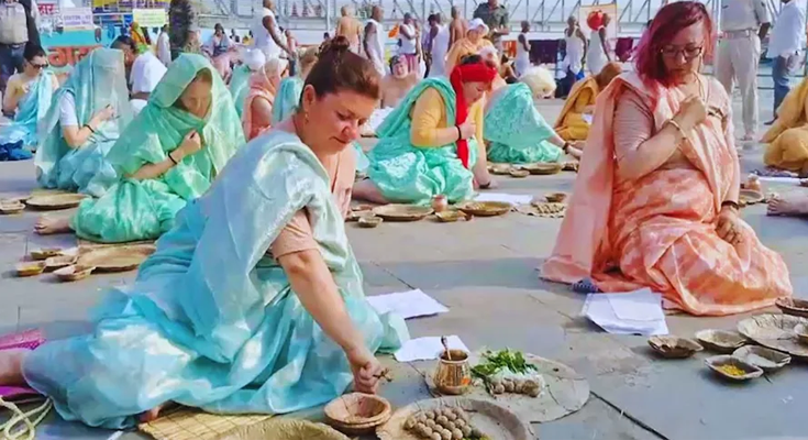 Faith Beyond Borders: Foreign Devotees Perform Pind Daan in Gaya as Pitru Paksha Mela Draws Over 21 Lakh Pilgrims