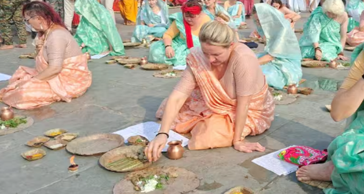 Faith Beyond Borders: Foreign Devotees Perform Pind Daan in Gaya as Pitru Paksha Mela Draws Over 21 Lakh Pilgrims